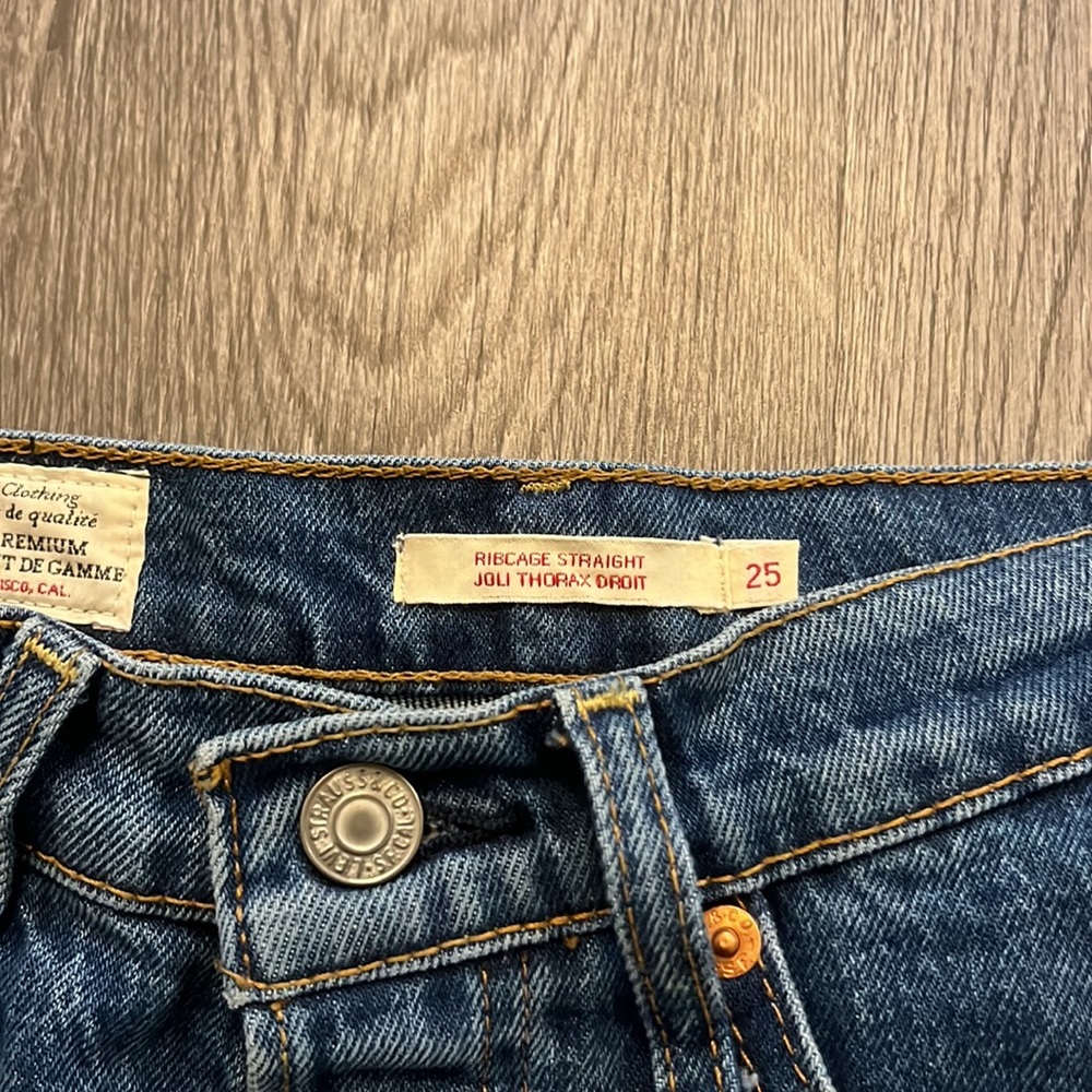 Levi’s Ribcage Straight Denim - Picture 5 of 6